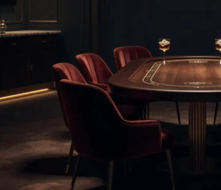 Prywatny card room w Wonderstar s. r. o. z ciemnym drewnem i pokerowym stołem